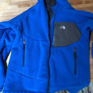 North Face fleece jacket size large 14/16.  Only worn a few times.